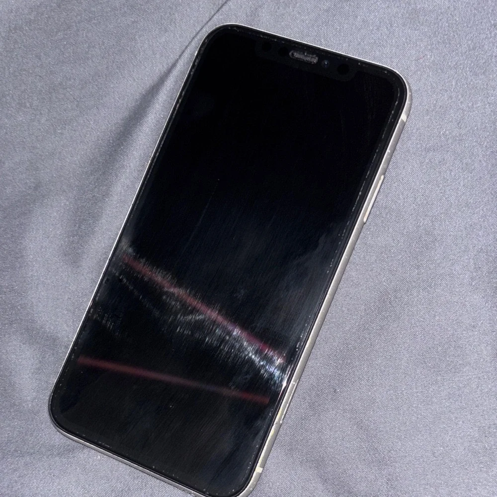 iPhone 11 (been used once)